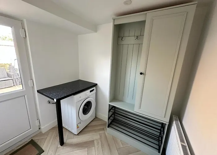 Bronte Cottage - Quirky, Central, 2Bed, Seaside
